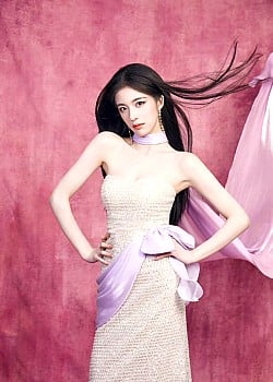 Zhong Lili image 2 of 4