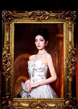 Zhong Lili image 3 of 4