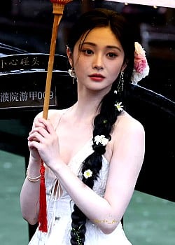 Zhou Jieqiong image 2 of 3
