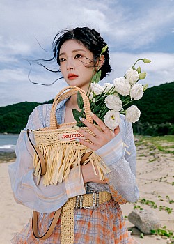 Zhou Jieqiong image 3 of 3