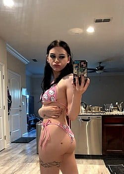 Ziah Marie image 2 of 2