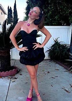 Zoe Colletti image 4 of 4