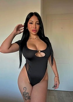 Zoe Fernandez image 2 of 2