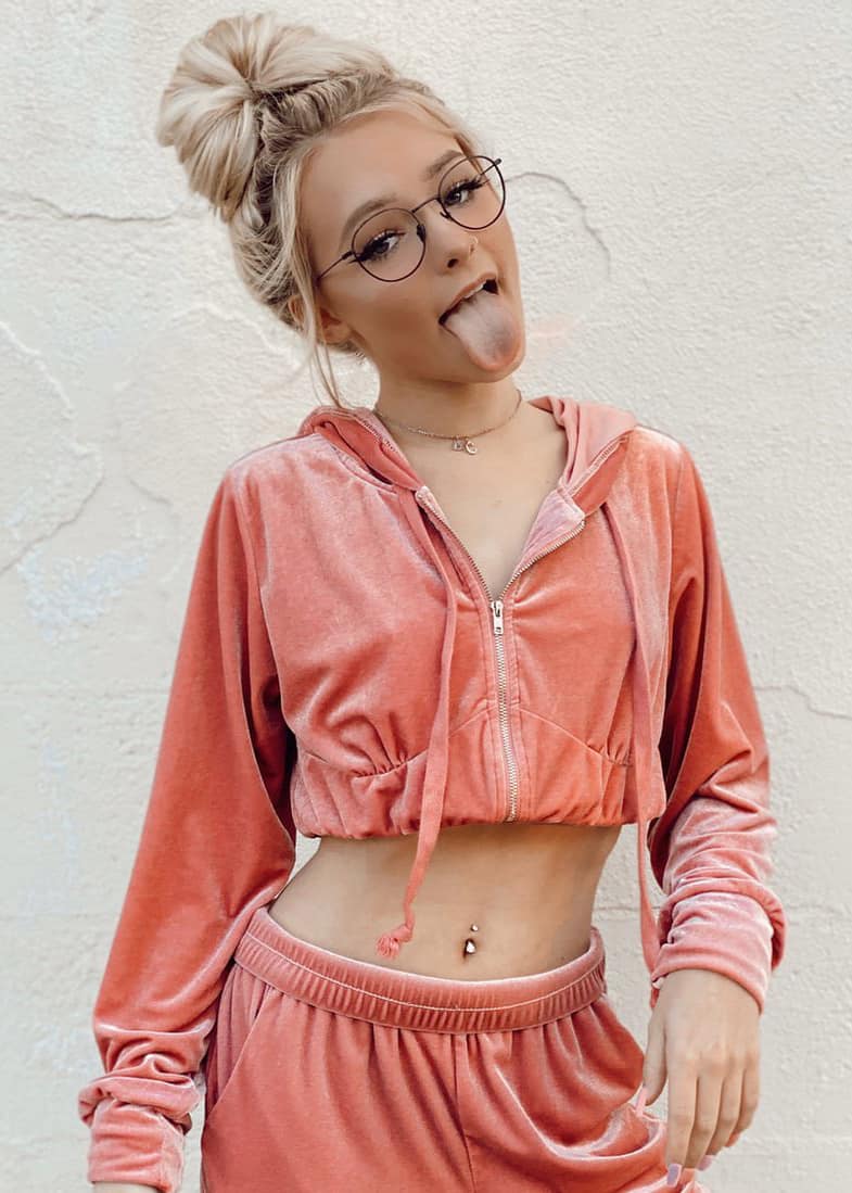 Zoe Laverne - Free pics, galleries & more at Babepedia
