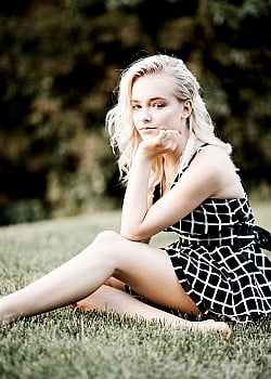 Zoe Laverne image 4 of 4