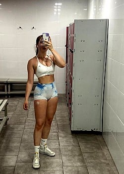 Zoe Lovee image 1 of 4