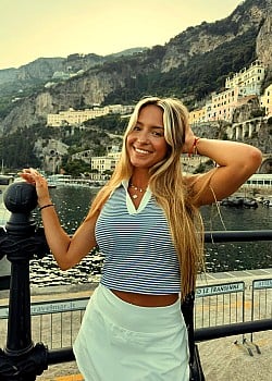 Zoe Mier image 3 of 4