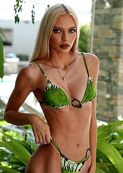 Zoe Renee image 3 of 4