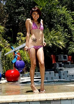 Zoey Bennett image 3 of 3