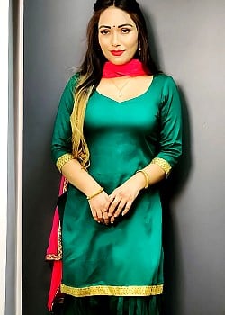 Zoya Rathore image 2 of 2