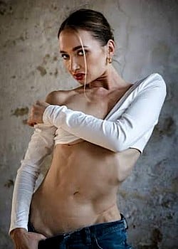 Zuza Kidziak image 4 of 4