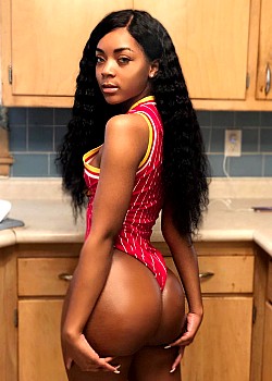 ᗪarcii Moore image 2 of 4