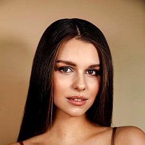 Adela Navojova