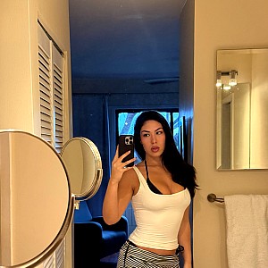 Adelle Nicole