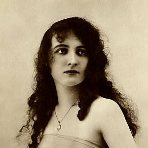 Agnes Souret
