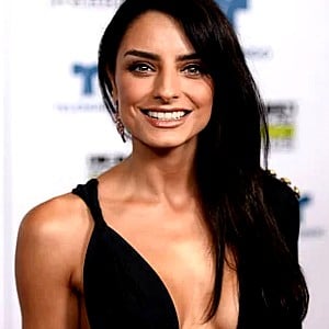 Aislinn Derbez