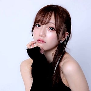 Akari Yura