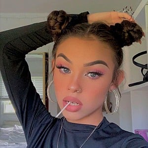 Aleina Topp
