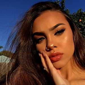 Aleina Topp
