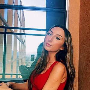 Alexis Simone