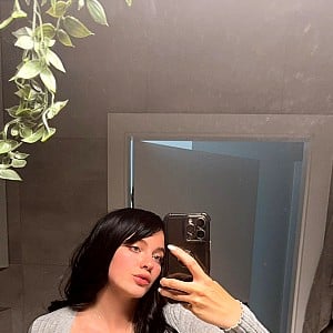 Alie Bloom