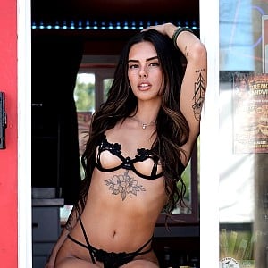 Allie Amour