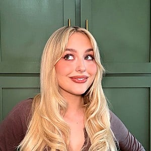 Alyvia Alyn Lind