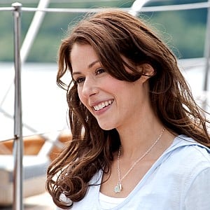 Amanda Crew