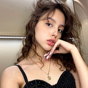 Amelia April