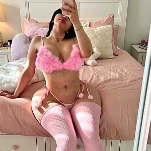 Amelia Curvy