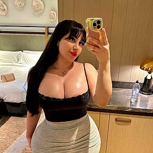 Amelia Curvy