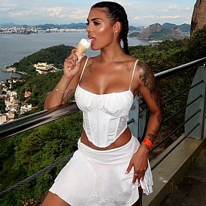 Ana Luiza (TV Star)