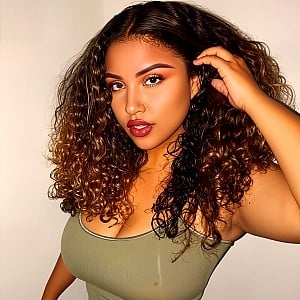 Anea (Instagram)