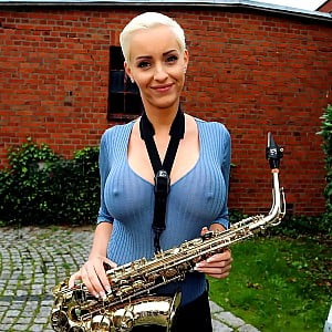 Anike Ekina