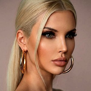 Anna Alexandra