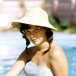 Anne Helm