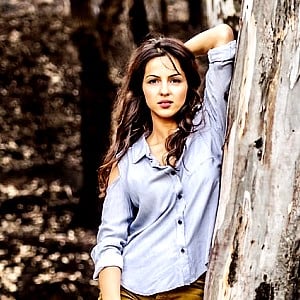 Annet Mahendru