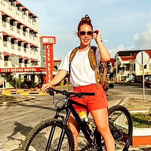 Antoinette De Jong