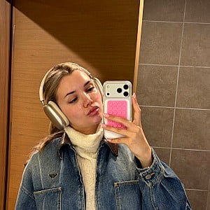 Anya Tikhomirova
