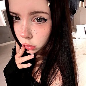 Ari (Onlyfans)