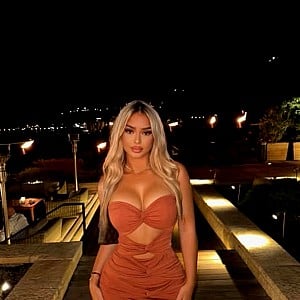 Arnisa Veselii