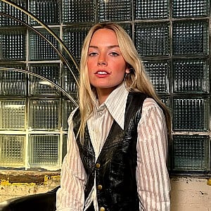 Ashe (singer)