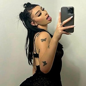 Auhneesh Nicole