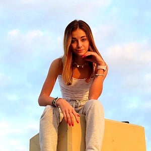 Ava Majury