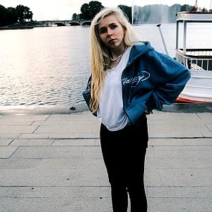 Awesome Elina