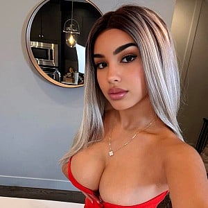 Azilia Hadid