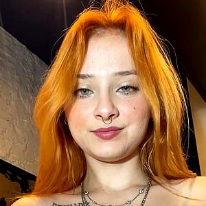 Bella Daviis