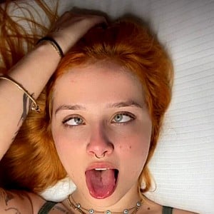 Bella Daviis