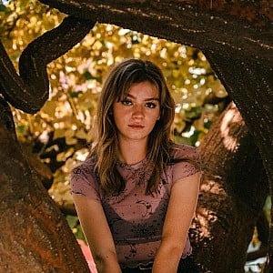 Bella DeLong