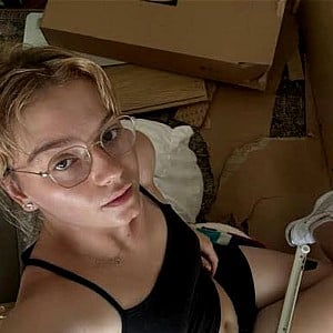 Bella DeLong